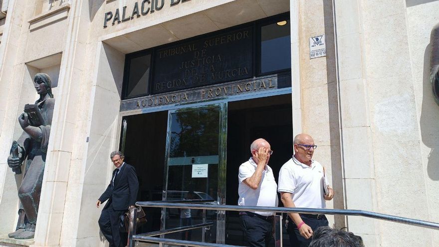 Los empresarios acusados de abuso sexual a menores en Murcia se libran de la cárcel por el retraso del proceso judicial
