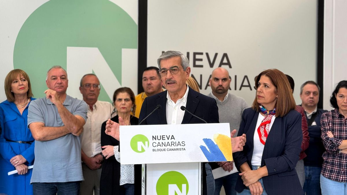 Román Rodríguez junto a otros miembros de NC como Carmen Hernández o Luis Campos.