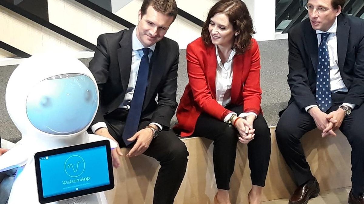 Casado niega que proponga bajar el SMI, habla de 'fake news' y se remite al diálogo con patronal y sindicatos