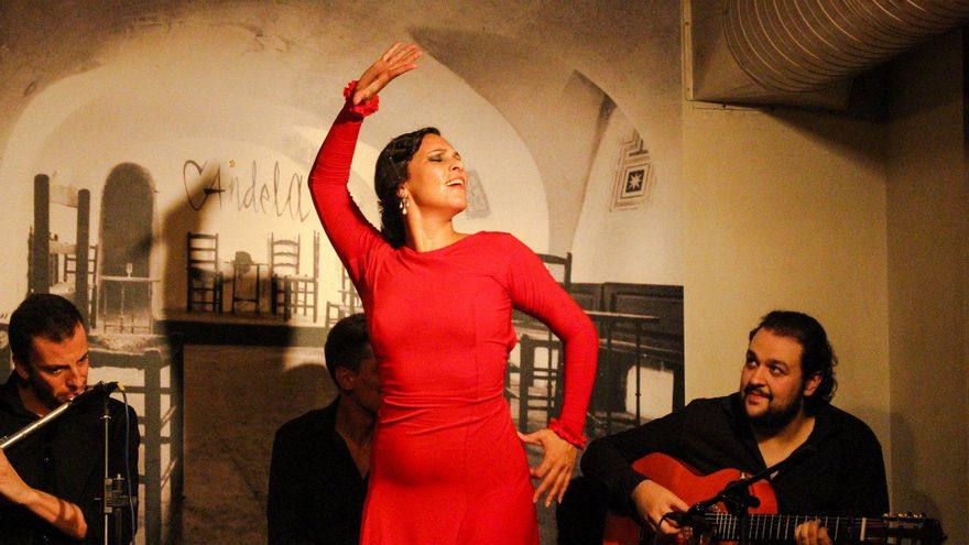 Ofelia Márquez baila junto a Alejandro Escalera, el guitarrista Kilino Jiménez y José del Curo a la voz, en 2019