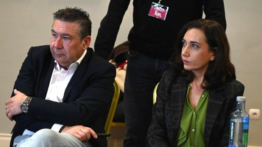 La candidata leonesista Alicia Gallego y Luis Mariano Santos, número dos de la candidatura.