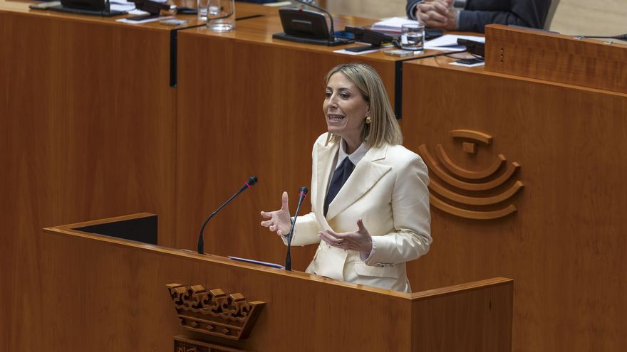 La candidata popular a la reelección como presidenta de la Junta de Extremadura, María Guardiola, durante su intervención durante la segunda jornada de la sesión de investidura, este miércoles en Mérida.