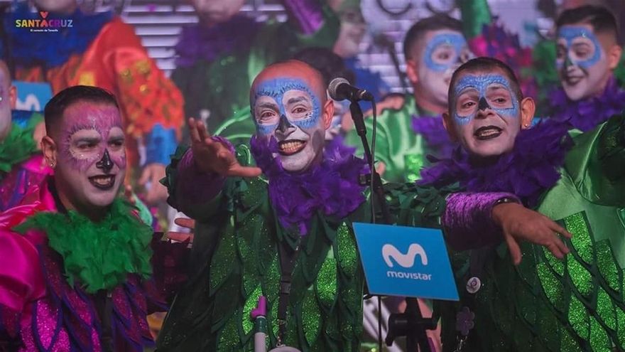 Murga en un concurso del Carnaval santacrucero