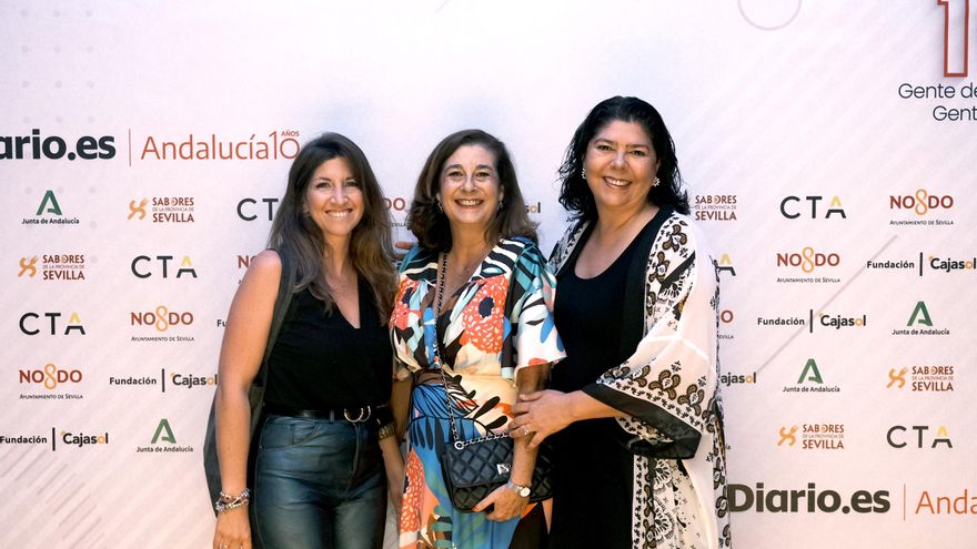 Pilar Aquino (comercial de elDiario.es Andalucía), en el centro junto a María de Pablo y Carmen Gonzaga, de Medios y Mas.
