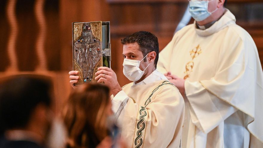 El Vaticano cree "inadecuado" recurrir a fotocopias o folletos de los libros litúrgicos en las misas, según recordó hoy en un documento que recoge una serie de recomendaciones para las lecturas en las misas. EFE/EPA/VINCENZO PINTO /Archivo