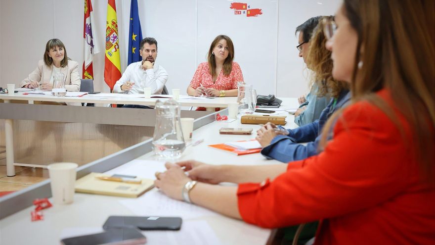 Tudanca defiende a empleados públicos y culpa a la Junta de "boicotearlos" para aumentar la "administración paralela"