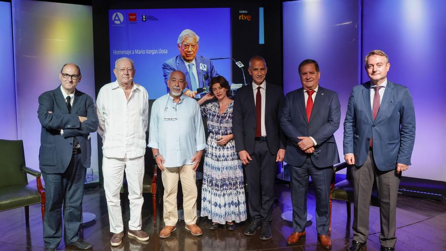 Vargas Llosa 'vuelve’ a la Casa de América de Madrid en un homenaje con amigos y lectores