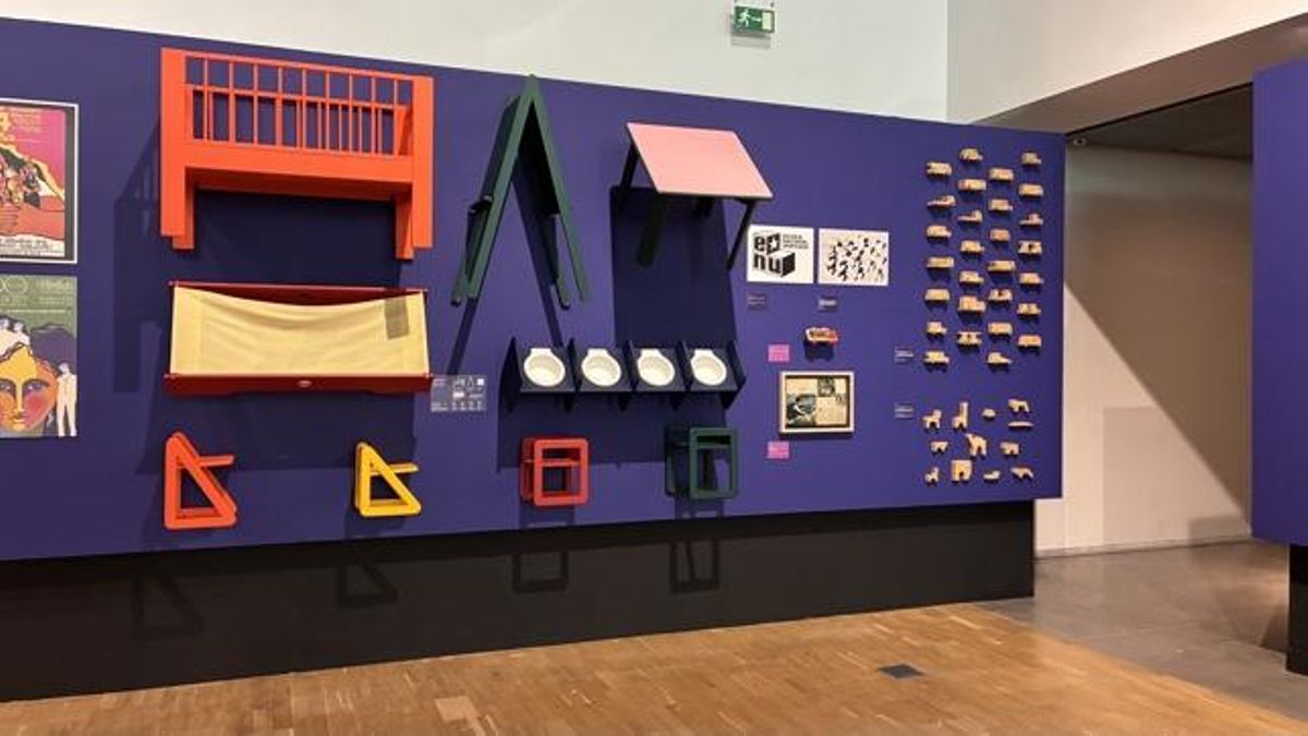 Mobiliario infantil diseñado para guarderías públicas en la exposición 'Cómo diseñar una revolución: La vía chilena al diseño', que ', que tiene lugar en el Disseny Hub Barcelona