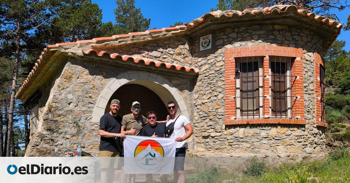 Los siete amigos que rehabilitan refugios de montaña para devolverles su dignidad: “Pasamos de una cuadra a un hotel”