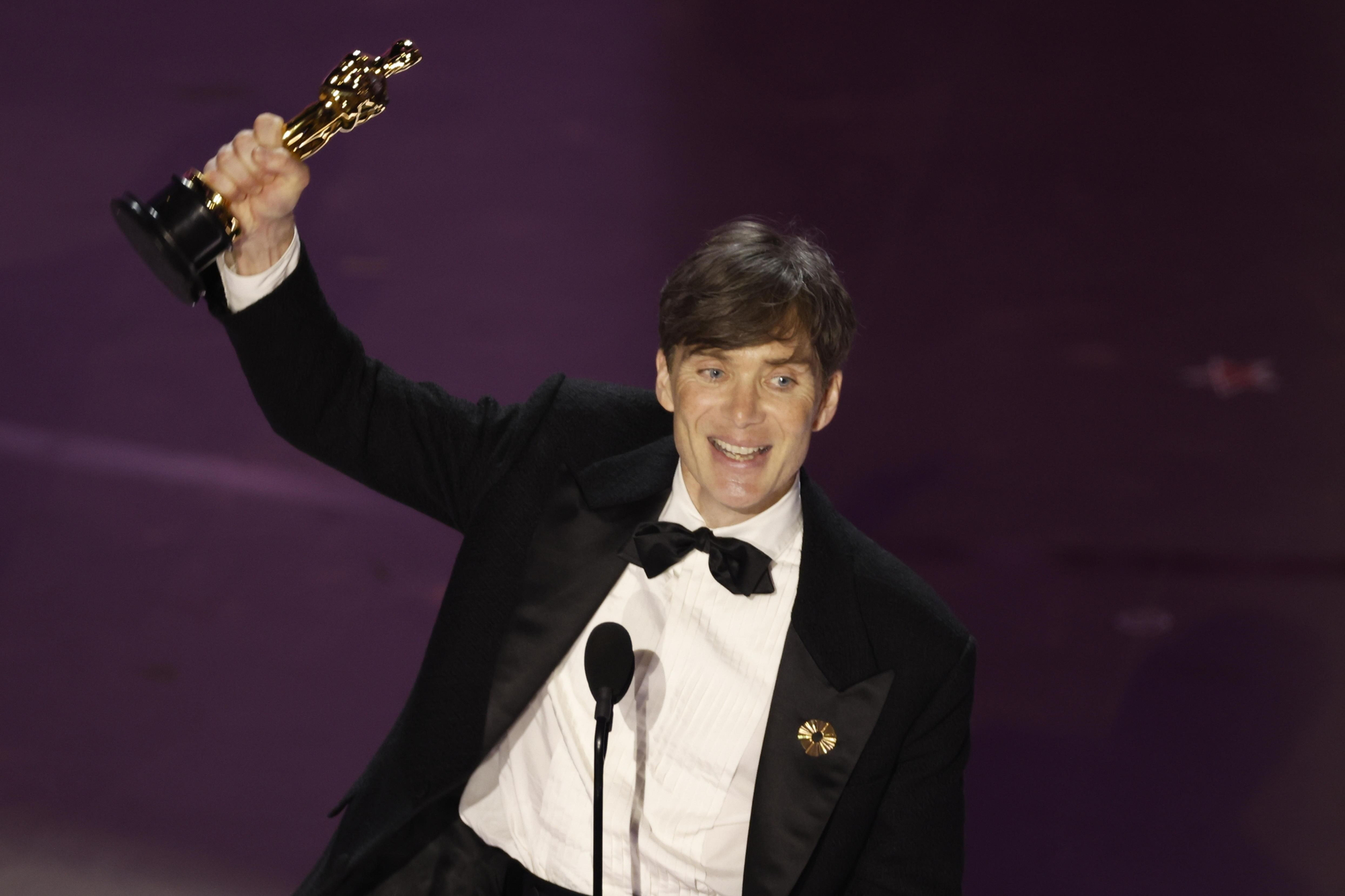 Cillian Purphy celebra su Oscar a Mejor actor protagonista por 'Oppenheimer'