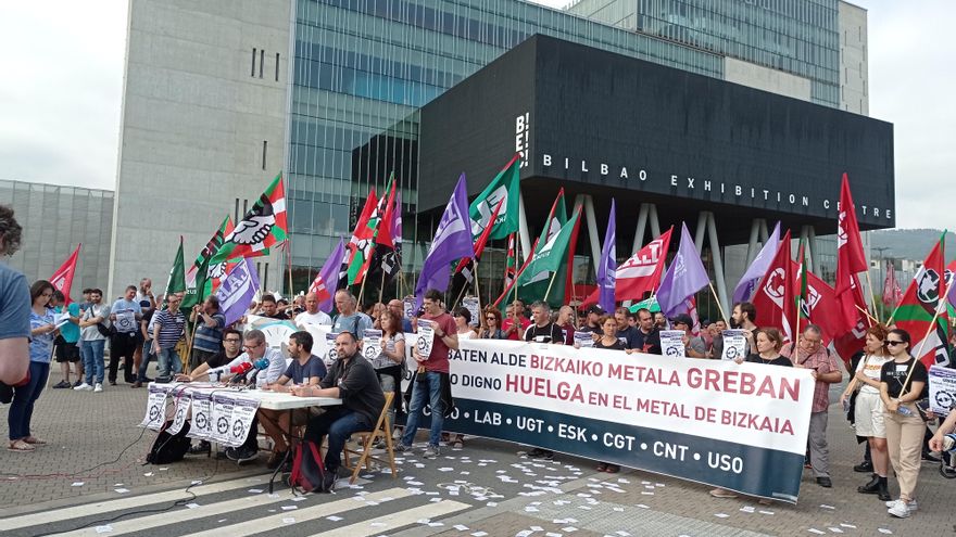 Trabajadores del Metal concentrados en las cercanías del BEC.