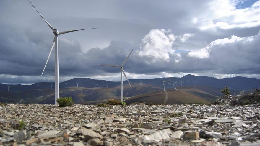 Villagatón avanza la autorización de dos macroparques eólicos en suelo rústico en la Cepeda, 'cosida' de solares