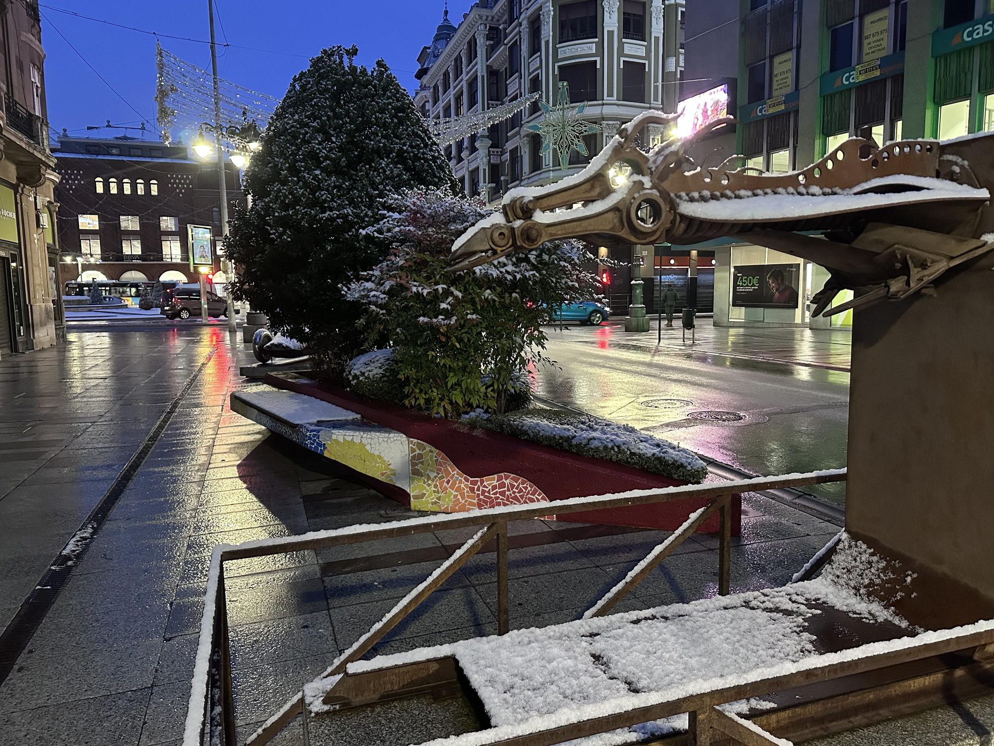 Postales de León nevado: las imágenes que deja la primera nevada del año en la capital