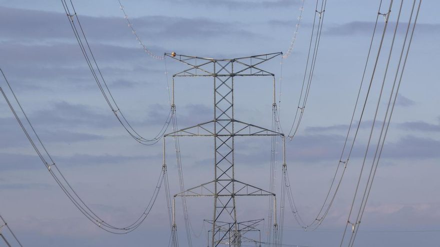 El precio de la luz tocará este jueves un mínimo horario histórico de -10 euros/MWh