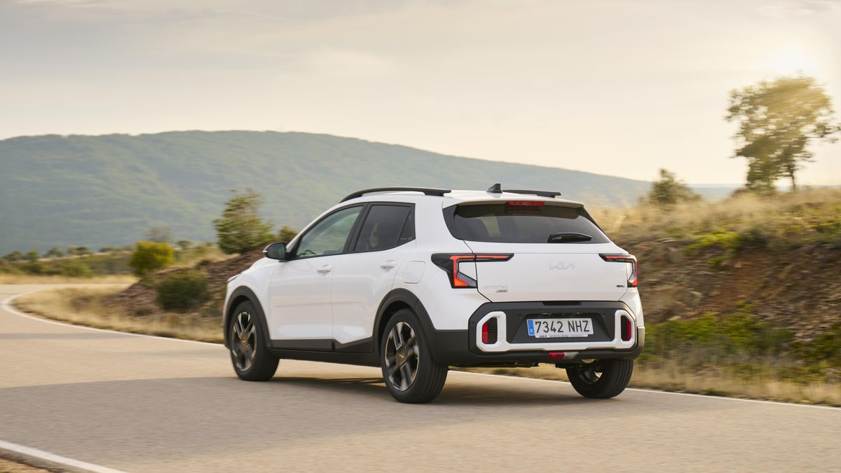 Vista lateral y trasera del nuevo Kia Stonic.