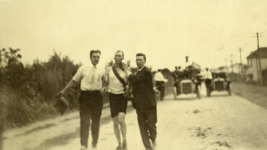 La maratón olímpica de 1904: la carrera más caótica de la historia que acabó con un atleta en coche y otro dopado