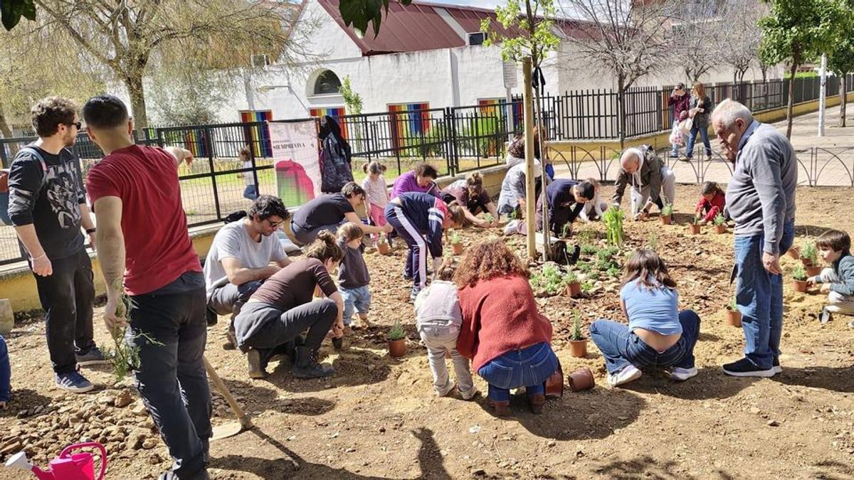 Vecinos y colectivos trabajan en el refugio de diversidad en Fidiana.
