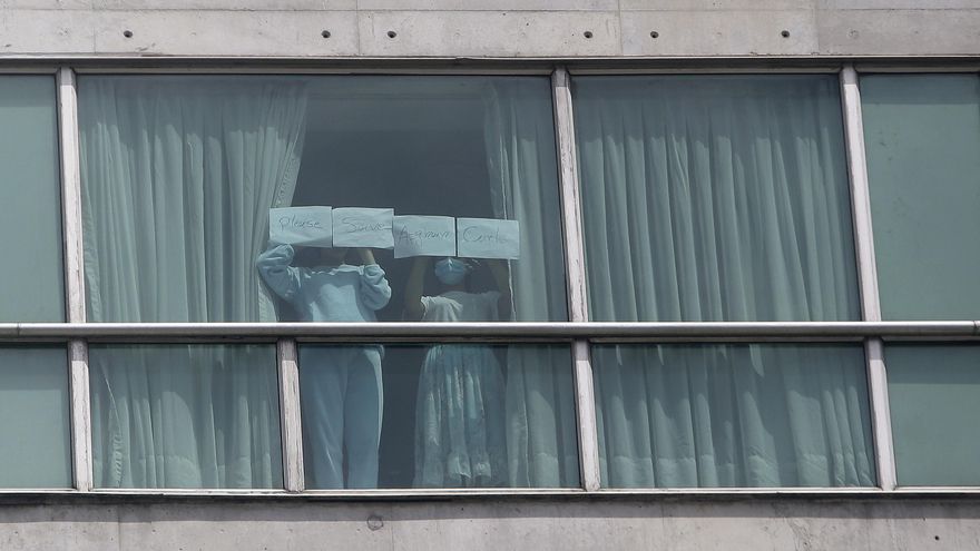 Panamá mantiene a 299 migrantes deportados de EEUU "bajo custodia temporal" en un hotel