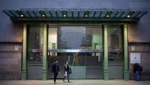 Puerta del Hospital Clínic de Barcelona, uno de los centros de referencia en la crisis de la COVID-19