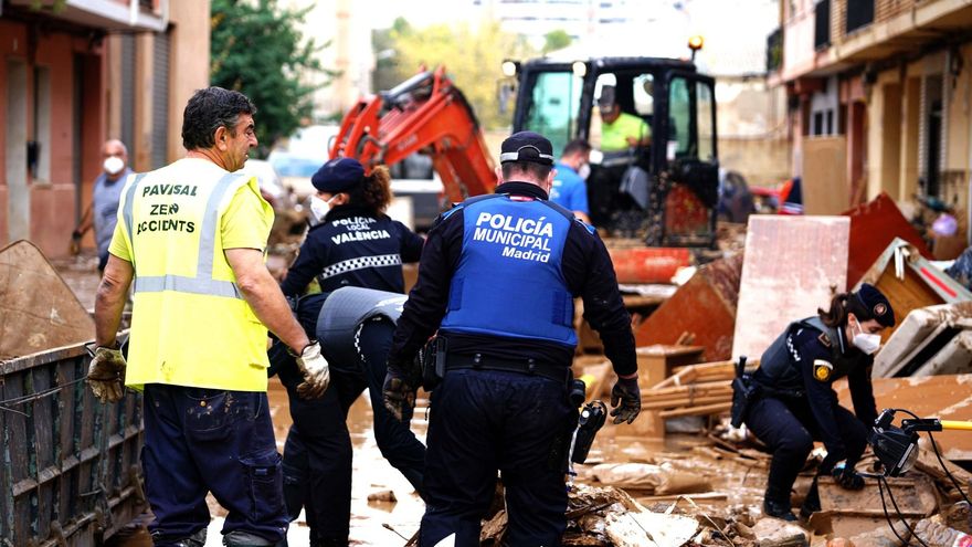 València no envió ninguno de sus 1.800 policías locales a municipios limítrofes hasta pasados cuatro días de la DANA