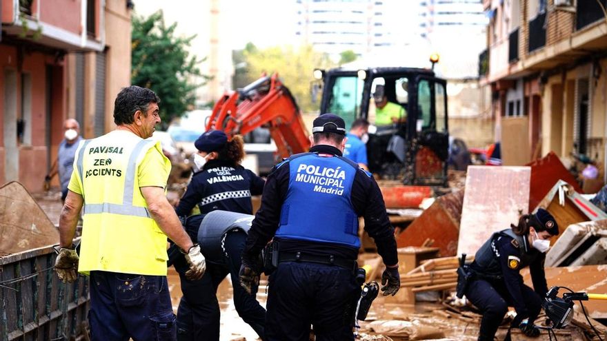 València no envió ninguno de sus 1.800 policías locales a municipios limítrofes hasta pasados cuatro días de la DANA