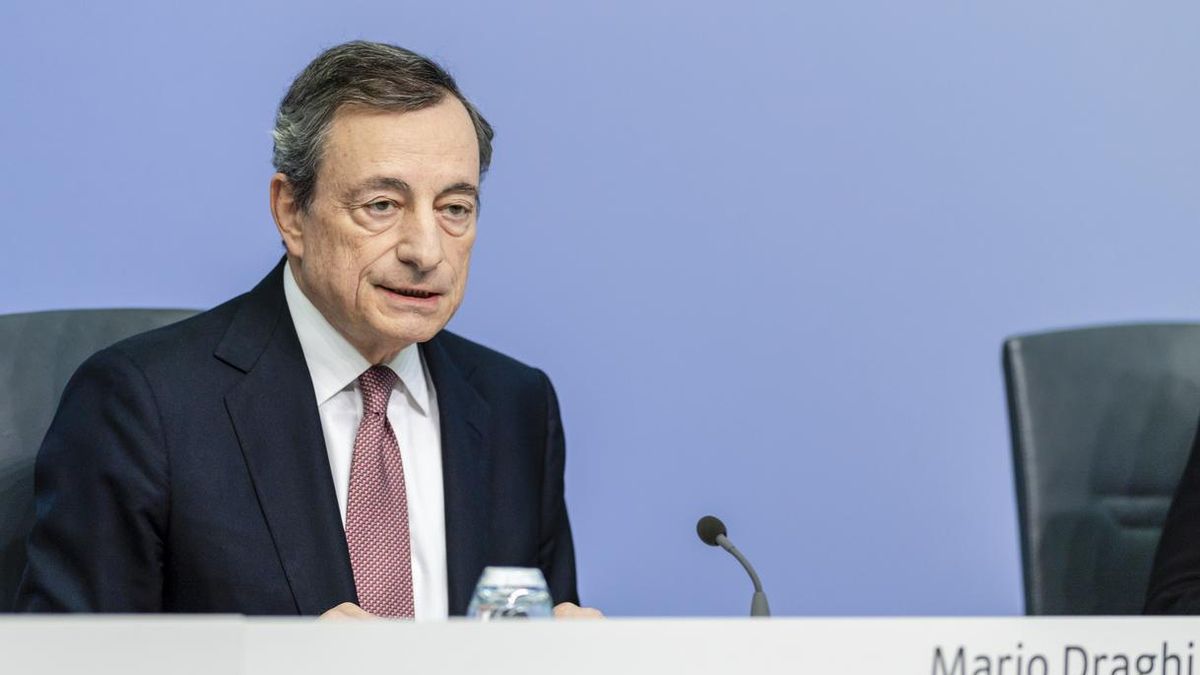 Draghi pide un presupuesto para la eurozona y carga contra sus críticos