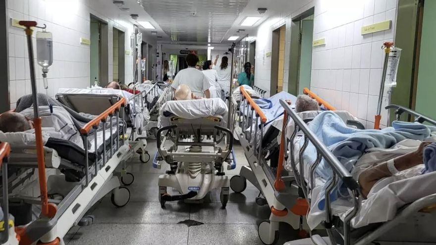 Las urgencias del HUC, un año después de la revuelta: "Hay más camillas, pero seguimos con la vergüenza de los pasillos"