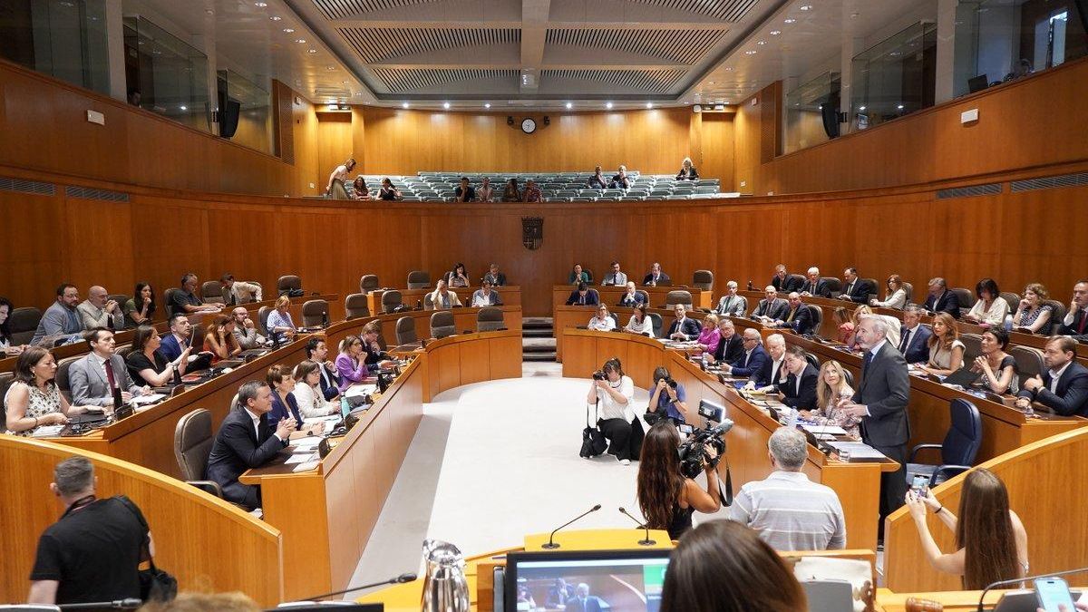 El PSOE solicitará la dimisión de Azcón en un pleno urgente de las Cortes de Aragón por "sus ausencias en las emergencias"