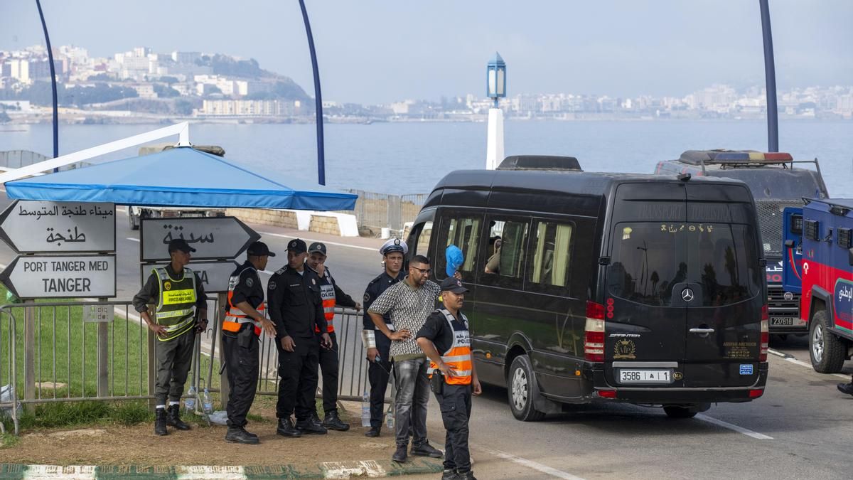 Marruecos asegura que ha frenado un intento de cientos de migrantes de alcanzar Ceuta