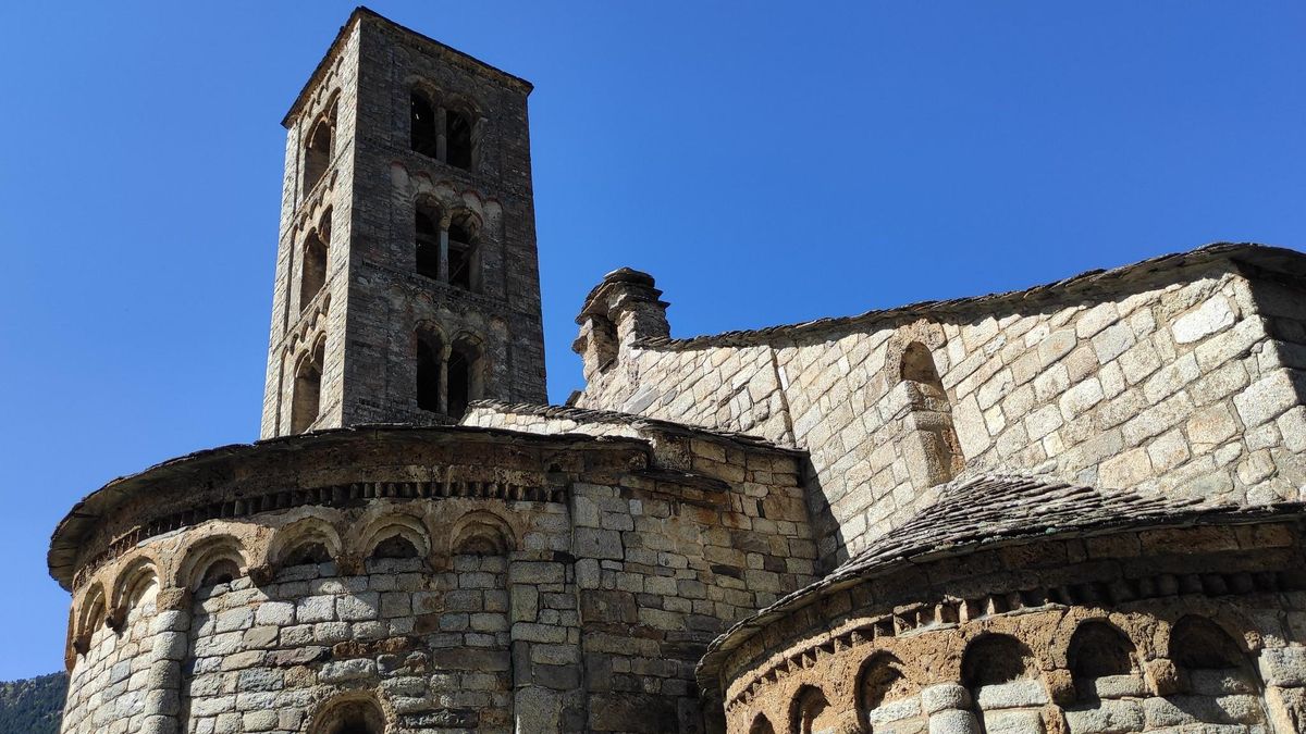 Románico Lombardo. El uso de arcos ciegos es una de las señas de identidad del románico del Valle del Boí.