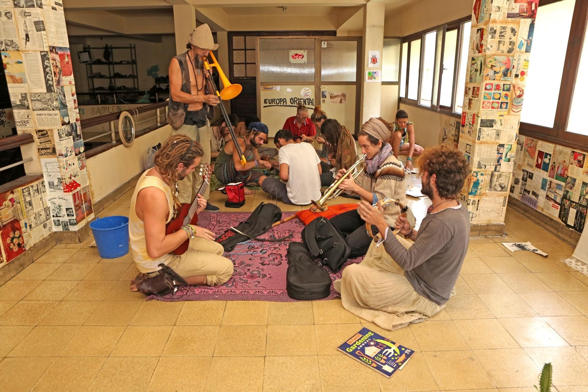 Artistas en el Centro Social La Bicicleta (ALEJANDRO RAMOS)