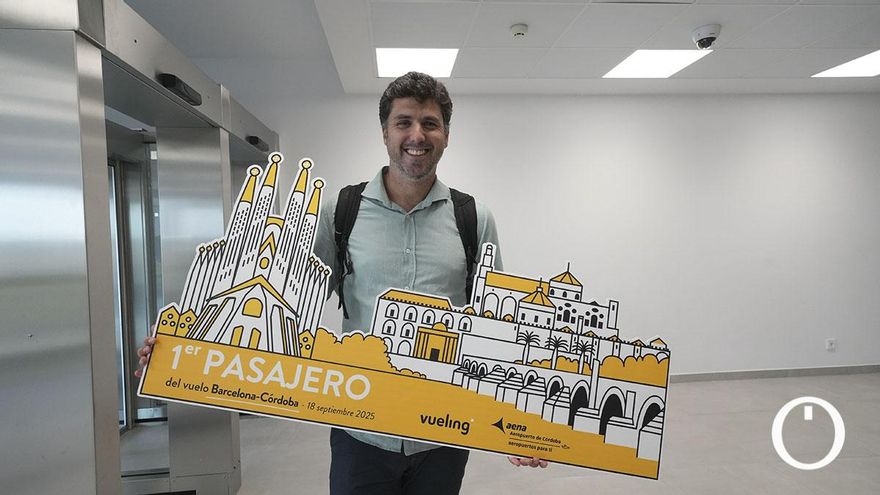 El aterrizaje de Vueling conectando Barcelona con Córdoba, en imágenes
