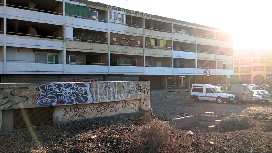 Un desahucio por 'okupación' de edificios abandonados dejará en la calle a 90 familias este martes en Tenerife
