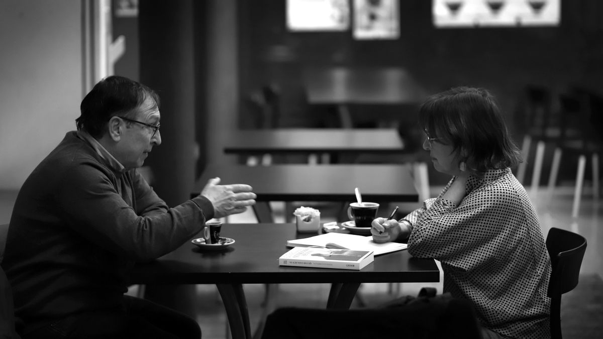 “Soc una mena de cronista de l’extinció dels valencians, em mou la voluntat de recuperar la llengua i una manera d’entendre la vida i la mort”, explica Toni Cucarella.