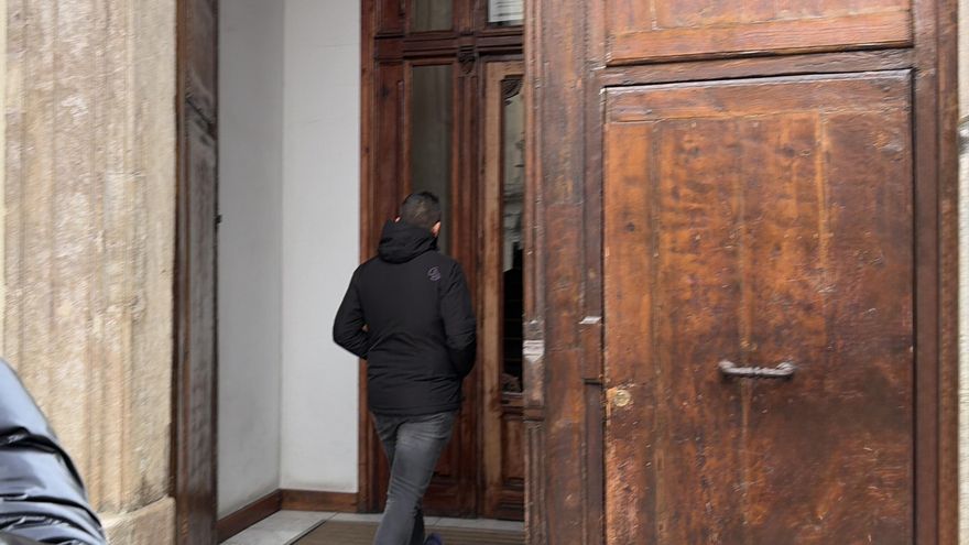 La UCO acude a Correos, Hacienda y Transición Ecológica a por documentación dentro de la investigación a Vicente Fernández