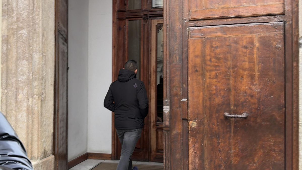 La UCO acude a Correos, Hacienda y Transición Ecológica a por documentación dentro de la investigación a Vicente Fernández