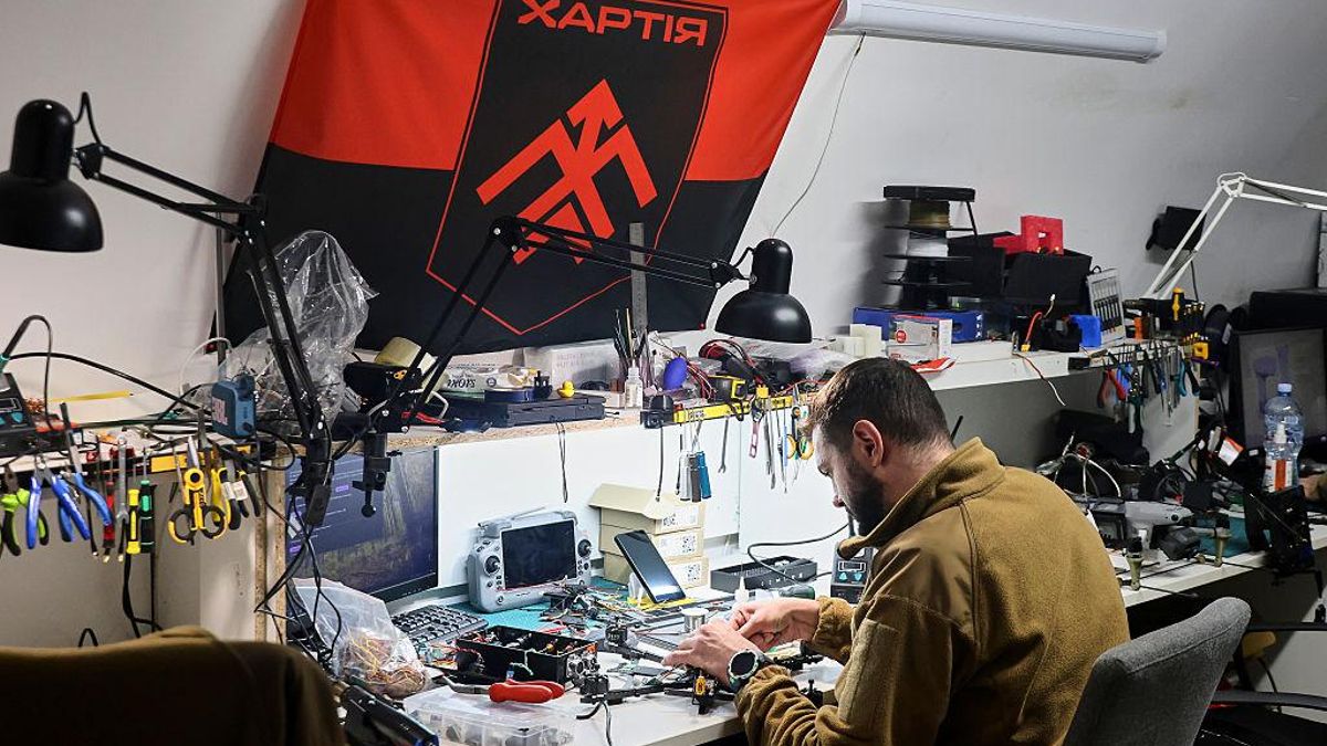 Oraciones, voluntarios armados y cortes de internet: la estrategia de Putin para parar los ataques de drones ucranianos