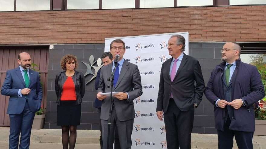 Intervención del presidente del PP, Alberto Núñez Feijóo, en su visita al Grupo Sifu en L'Hospitalet de Llobregat (Barcelona).