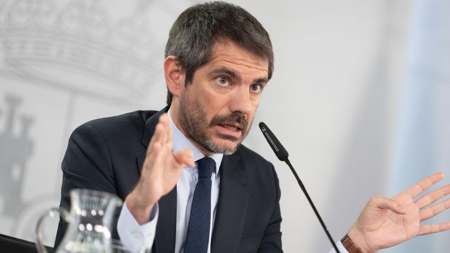 El ministro de Cultura, Ernest Urtasun, interviene durante la rueda de prensa posterior al Consejo de Ministros, a 19 de mayo de 2026, en Madrid (España).
