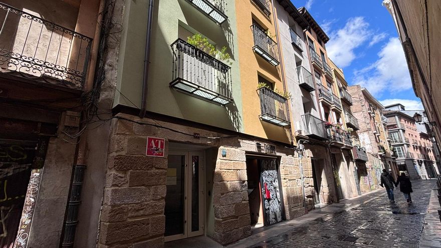 Un bloque de apartamentos turísticos del Casco Antiguo de Logroño lleva años funcionando sin licencia municipal