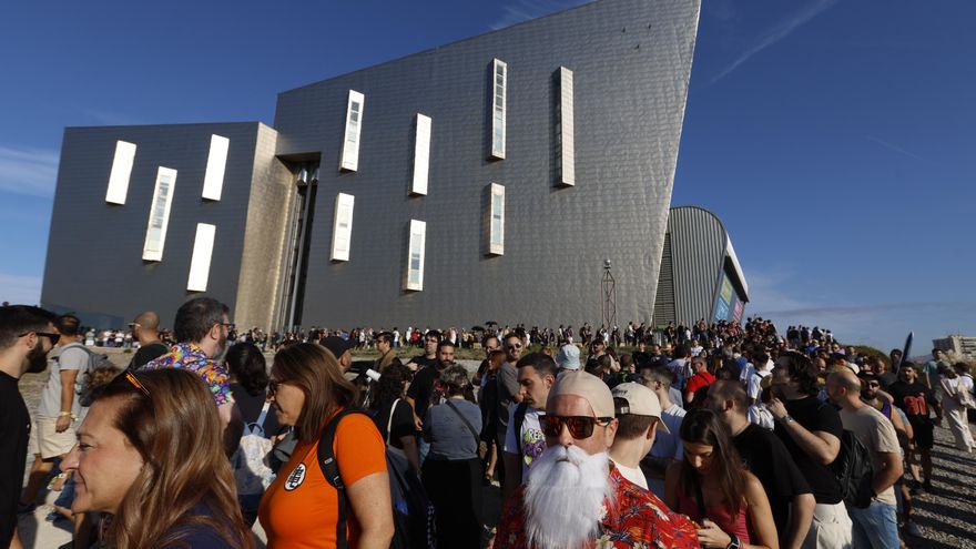 La afluencia masiva abarrota la Comic-Con Málaga, con largas colas y horas de espera