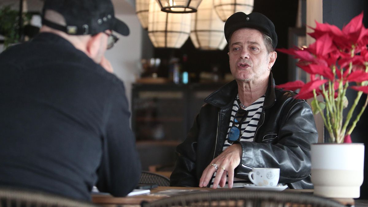 Argumentando, durante la entrevista.