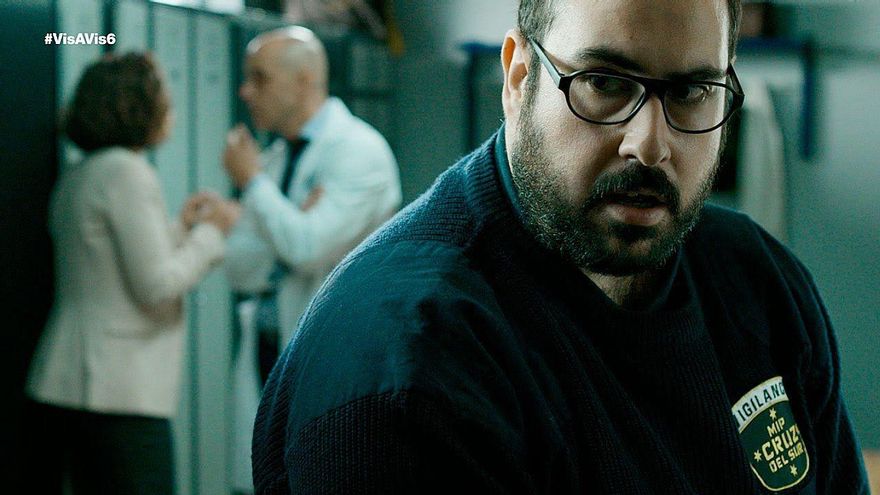 Alberto Velasco como Palacios en Vis a vis