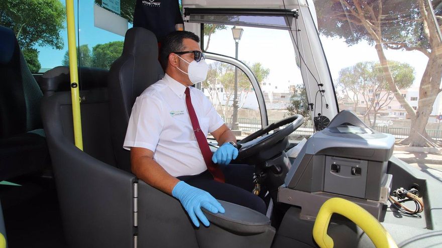 Las guaguas interurbanas de Lanzarote eliminan las restricciones de aforo pese a continuar en nivel 2 de alerta sanitaria