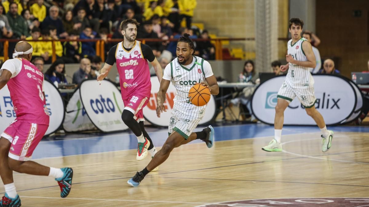 El Coto Córdoba CB, sin margen de error: tres jornadas y tres equipos para un solo puesto