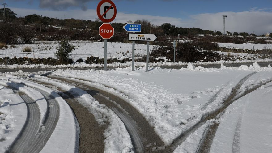 Nieve caída este miércoles a la altura de El Vellón (Madrid), tras el paso de la borrasca Kristin que ha dejado nevadas en varias zonas de la comunidad.