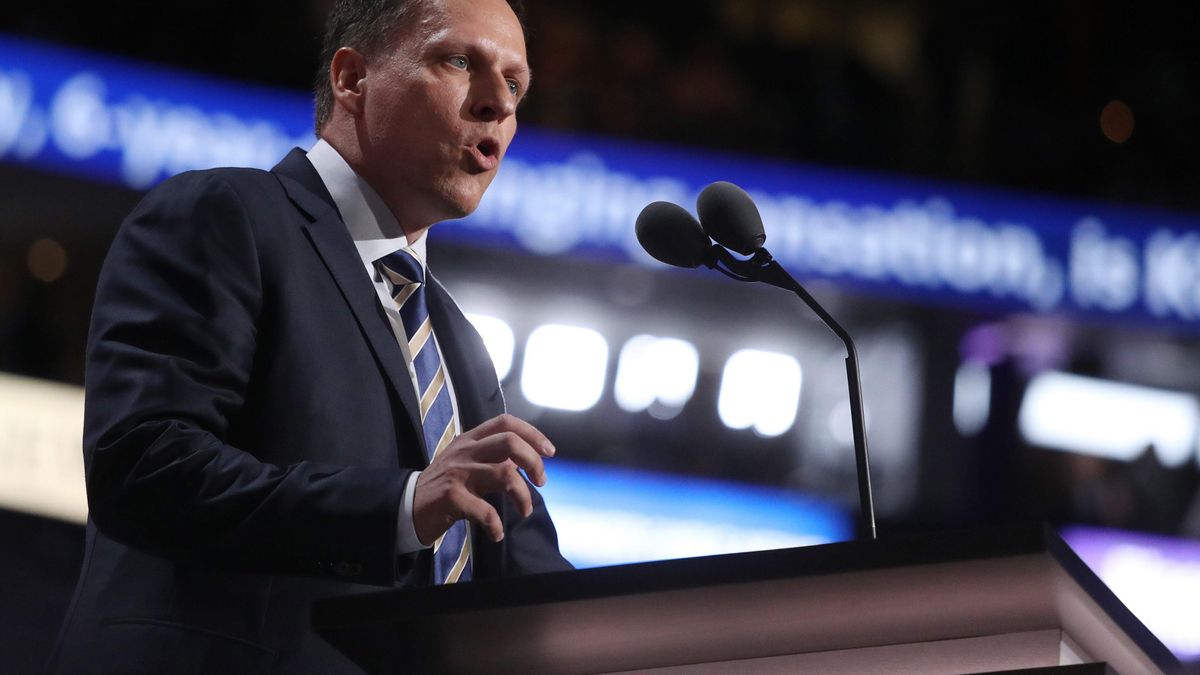 Peter Thiel habla durante el día de cierre de la Convención Nacional Republicana 2016, en el Quicken Loans Arena de Cleveland, Ohio.