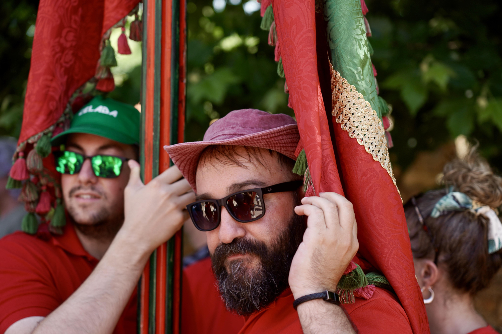 Orgullo de pendones en Oteruelo de la Valduerna para airear la seña de identidad leonesa