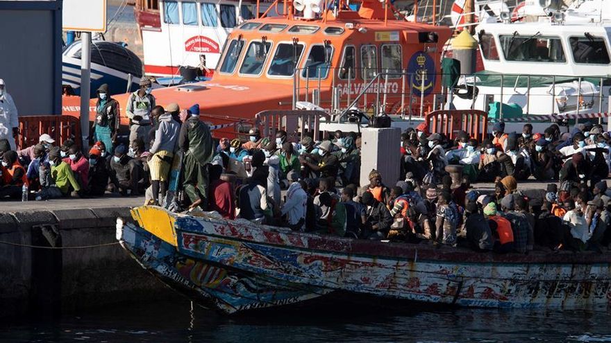 Máximo diario en la ruta migratoria canaria con la llegada de más de mil personas en menos de 24 horas, una de ellas fallecida
