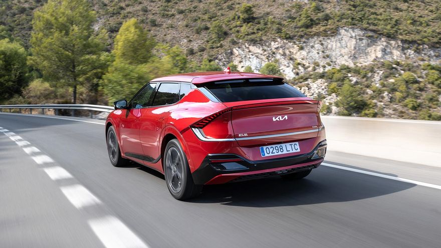 La versión de 77,4 kWh con tracción a dos ruedas puede recorrer hasta 528 kilómetros.